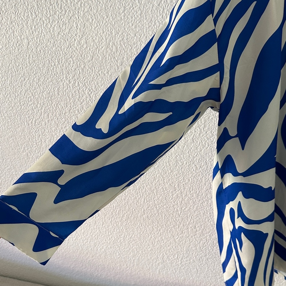 WOMEN'S COBALT ZEBRA PRINT BUTTON DROP SHOULDER LONG SLEEVE BLOUSE L - Picture 2 of 7